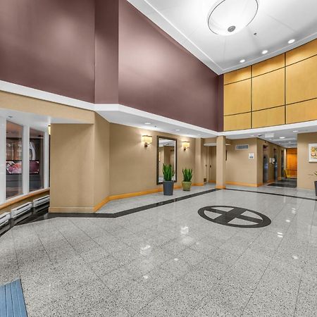 1-Br Condo In Downtown Coal Harbour With Parking And City Views Ванкувер Экстерьер фото