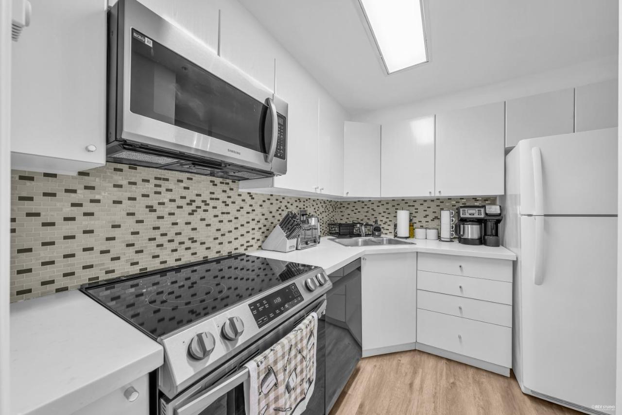 1-Br Condo In Downtown Coal Harbour With Parking And City Views Ванкувер Экстерьер фото
