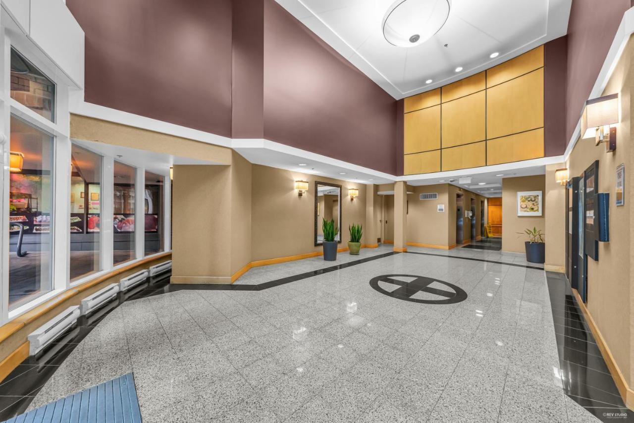 1-Br Condo In Downtown Coal Harbour With Parking And City Views Ванкувер Экстерьер фото