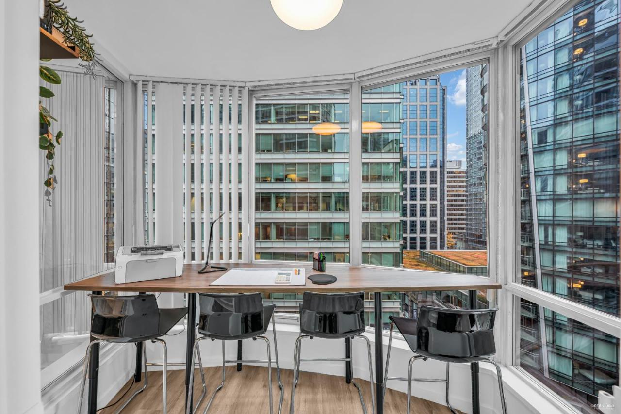 1-Br Condo In Downtown Coal Harbour With Parking And City Views Ванкувер Экстерьер фото