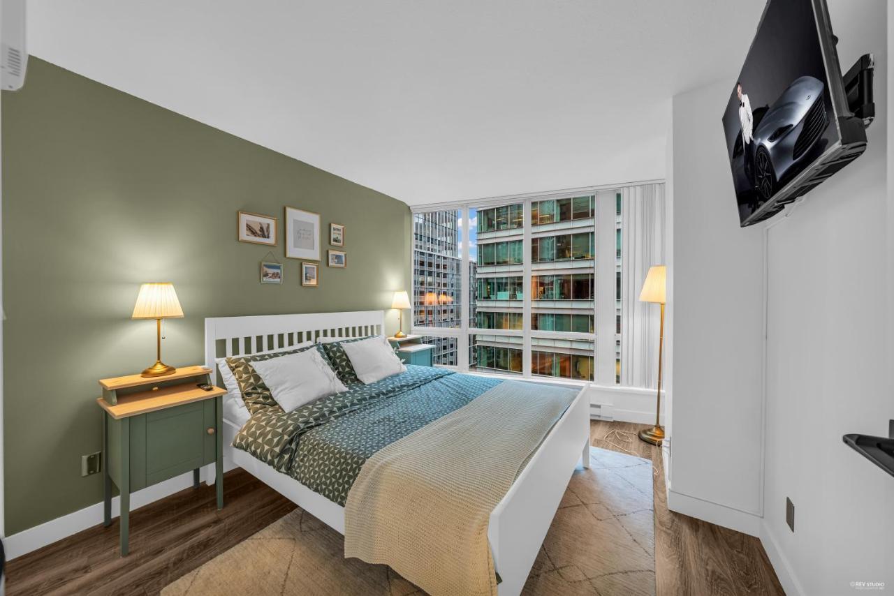 1-Br Condo In Downtown Coal Harbour With Parking And City Views Ванкувер Экстерьер фото