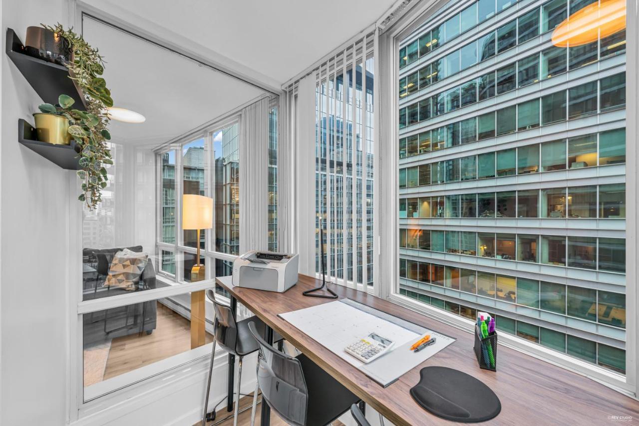 1-Br Condo In Downtown Coal Harbour With Parking And City Views Ванкувер Экстерьер фото